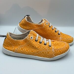 Vionic Sneaker Size 9 Low-Top Canvas Beach Sneaker